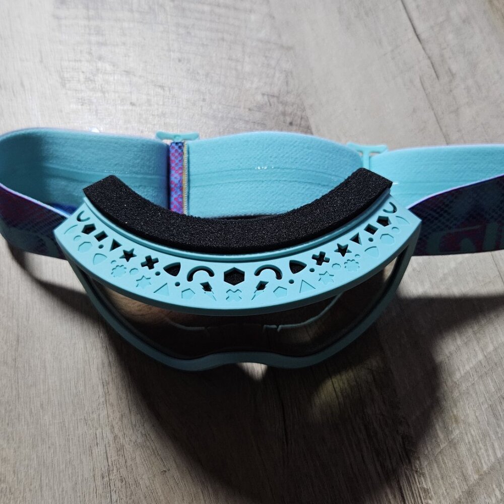 New Youth Small Giro Chico 2.0 Ski Goggles with Teal Frame and Pink Lens - Picture 2 of 4